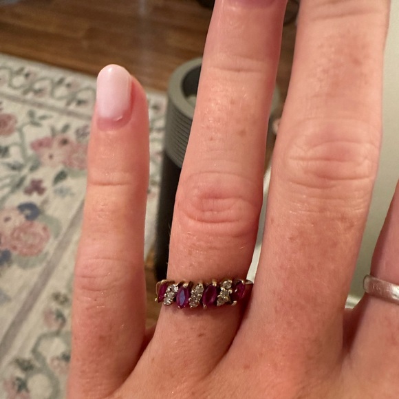 Vintage 10k GOLD Diamond and Ruby Ring! GENUINE STONES! Sz: 4.25